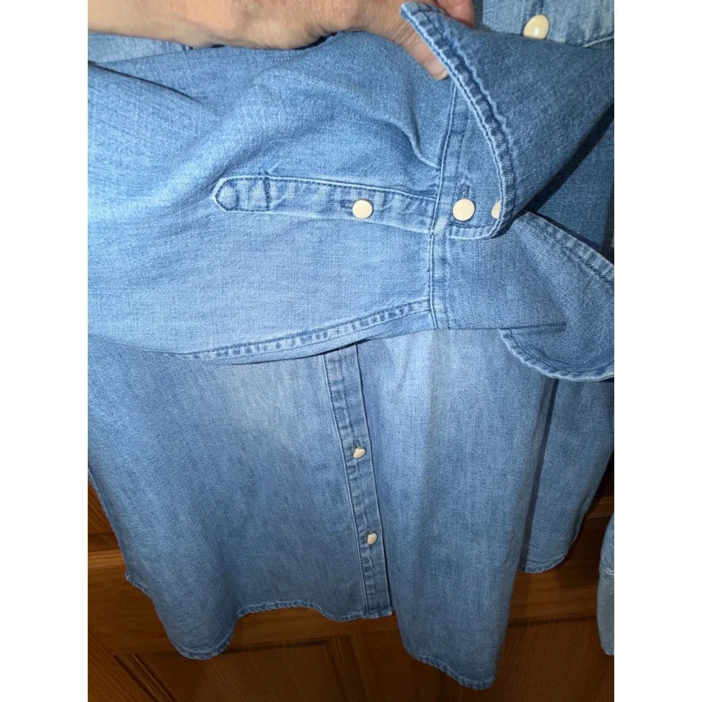 J.Crew Denim Shirt Womens 12 Light Wash Pearl Button Western Cotton Top - Picture 6 of 10